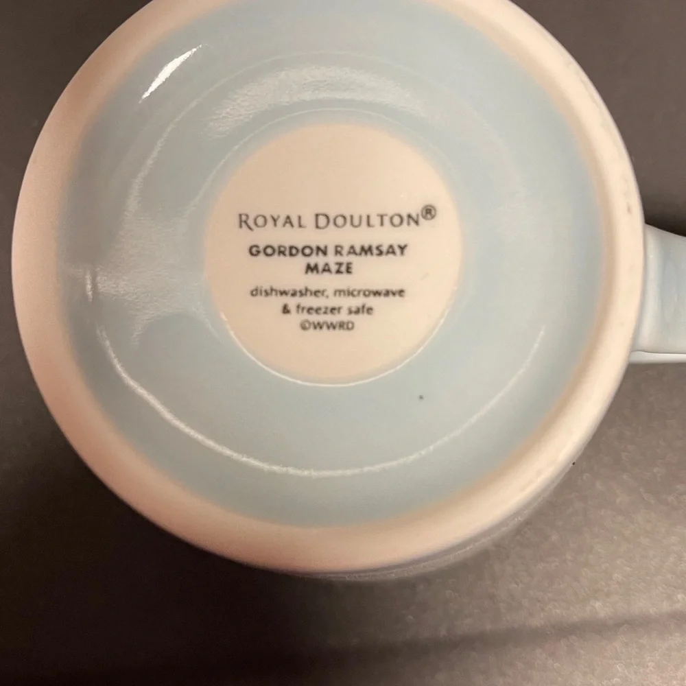 Gordon Ramsay Maze Cups - Picture 1 of 3
